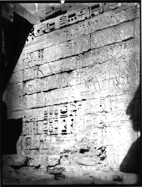 Simpson photo. 24: Medinet Habu. Great Temple. Second Court.