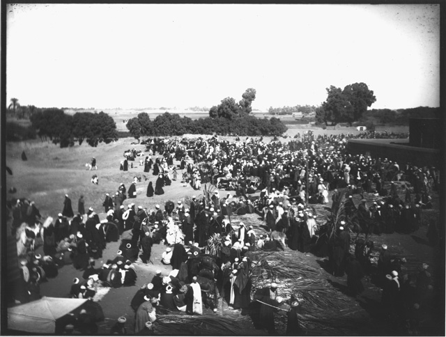 Simpson photo. 44: People and scenes of daily life.