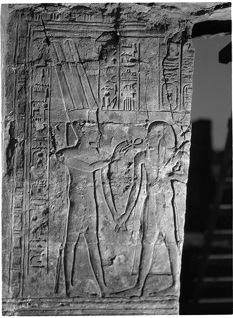 Tutankhamun receiving life from Amun-Re I