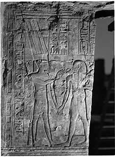 Tutankhamun receiving life from Amun-Re I