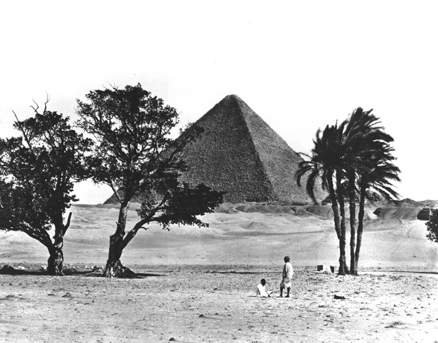 Frith, F.
[On the back of the mount: Frith's Photo-Pictures The Universal Series.], Giza (1856-60
[The dates of Frith's visits to Egypt.])