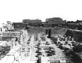 Sebah, J. P., The Theban west bank, Medinet Habu (c.1890
[Estimated date.]) (Enlarged image size=37Kb)