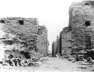 Beato, A., Karnak (c.1880
[Estimated date.]) (Enlarged image size=40Kb)