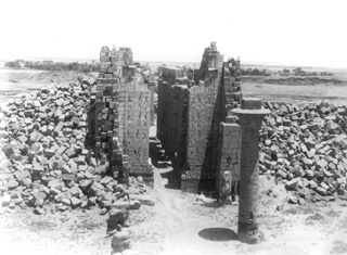 not known, Karnak (c.1890
[Estimated date.]) (Enlarged image size=37Kb)