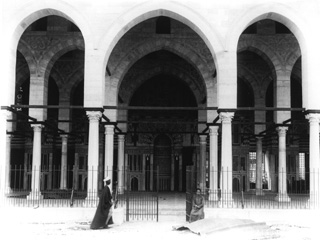 Lekegian, G., Cairo (c.1890
[Estimated date.]) (Enlarged image size=32Kb)