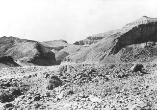 not known, The Theban west bank, the Valley of the Kings (c.1890
[Estimated date.]) (Enlarged image size=42Kb)