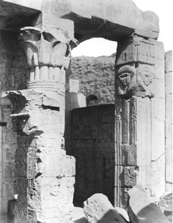 not known, The Theban west bank, Deir el-Medina (c.1890
[Estimated date.]) (Enlarged image size=40Kb)