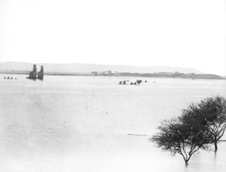 not known, The Theban west bank, the Memnon Colossi (c.1890
[Estimated date.]) (Enlarged image size=17Kb)