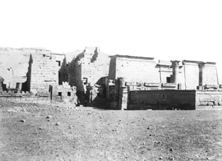 Beato, A., The Theban west bank, Medinet Habu (c.1890
[Estimated date.]) (Enlarged image size=31Kb)