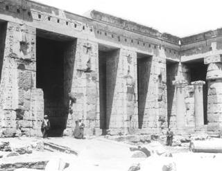 Beato, A., The Theban west bank, Medinet Habu (c.1900
[Similar to Gr. Inst. 4156.]) (Enlarged image size=38Kb)