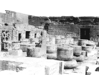 Beato, A., The Theban west bank, Medinet Habu (c.1890
[Estimated date.]) (Enlarged image size=37Kb)