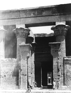 not known, Edfu (c.1890
[Estimated date.]) (Enlarged image size=36Kb)