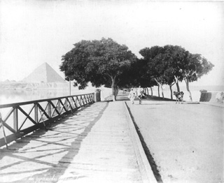 Bonfils, F., Giza (c.1880
[Estimated date.]) (Enlarged image size=33Kb)