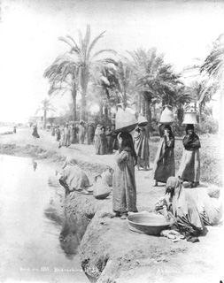 Abdullah Frres, People and scenes of daily life (c.1890
[Estimated date.]) (Enlarged image size=37Kb)