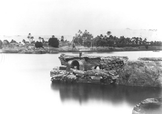 Beato, A., Aswan (c.1890
[Estimated date.]) (Enlarged image size=23Kb)