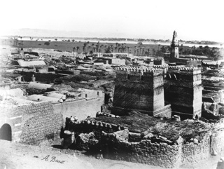 Beato, A., Edfu (c.1890
[Estimated date.]) (Enlarged image size=42Kb)