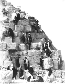 Bonfils, F., Giza (c.1880
[Estimated date.]) (Enlarged image size=41Kb)