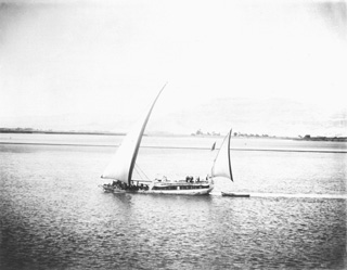 not known, Nile transport (c.1900
[In an album dated 1904.]) (Enlarged image size=25Kb)