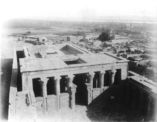 Beato, A., Edfu (c.1900
[Estimated date.]) (Enlarged image size=33Kb)