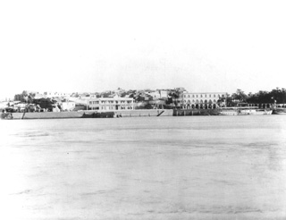 not known, Aswan (c.1900
[In an album dated 1904.]) (Enlarged image size=20Kb)