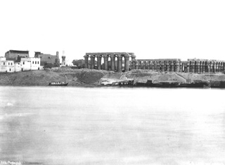 Edition Photoglob, Luxor (c.1890
[Estimated date.]) (Enlarged image size=20Kb)