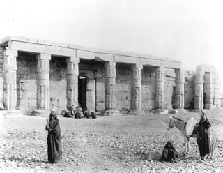 Schroeder & Cie., The Theban west bank, Qurna (c.1890
[Estimated date.]) (Enlarged image size=36Kb)