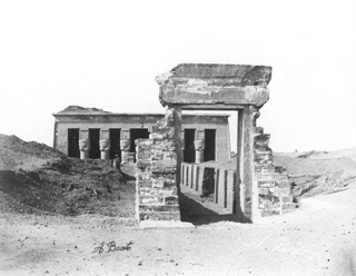 Beato, A., Dendara (c.1890
[Estimated date.]) (Enlarged image size=29Kb)