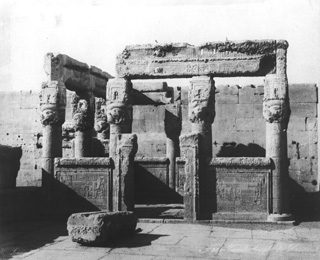 Zangaki, G., Dendara (c.1880
[Estimated date.]) (Enlarged image size=39Kb)