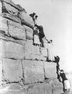Sebah, J. P. (probably), Giza (c.1880
[Estimated date.]) (Enlarged image size=36Kb)