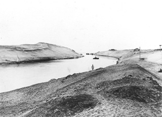 not known, Suez Canal (c.1880
[Estimated date.]) (Enlarged image size=29Kb)