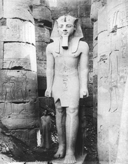 Peridis, Luxor (c.1890
[Estimated date.]) (Enlarged image size=42Kb)